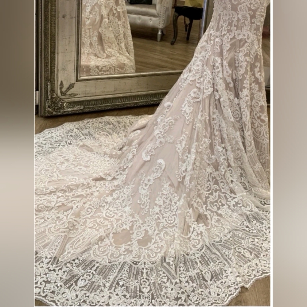 Madison James Elegant Lace Wedding Dress,  Bonus: FREE Cathedral Veil
